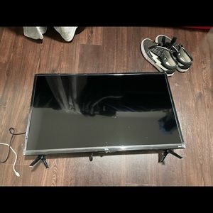 TCL roku tv come with controller and all channels